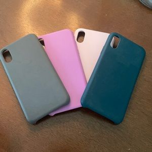 Pack of 4 silicone cases fits iPhone XS